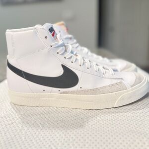 Nike Women's Blazer Mid 77 Shoes WMNS Size 9.5